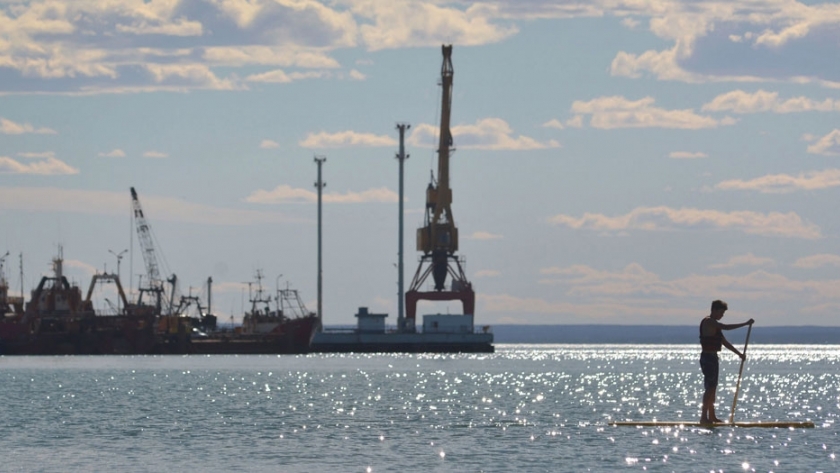 Siguen cayendo las exportaciones de frutas por el puerto de San Antonio