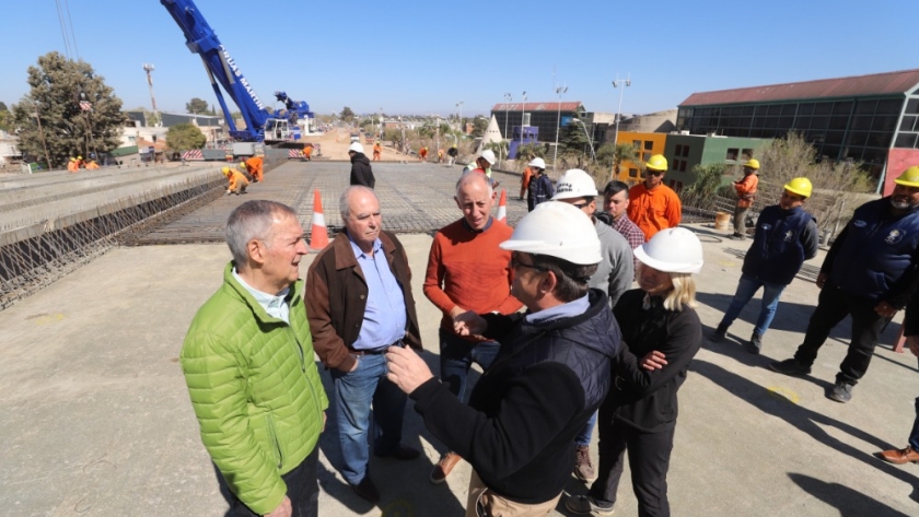 Schiaretti supervisó la obra del viaducto en barrio Villa El Libertador