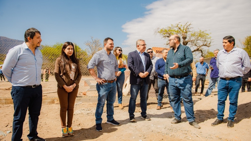 Raúl Jalil y el intendente Menecier recorrieron obras en el departamento Paclín