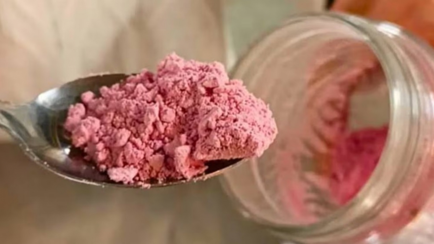 De Jujuy al laboratorio: desarrollan un yogur en polvo de leche de cabra y pitaya roja