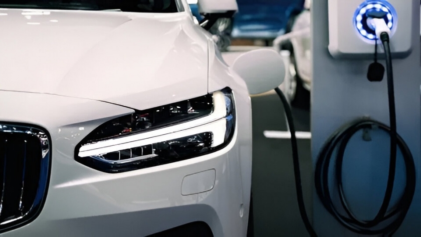 ¿Vale la pena invertir en autos eléctricos?