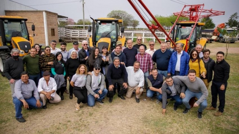 El gobierno entregó insumos y maquinarias para fortalecer el funcionamiento de cooperativas eléctricas rurales