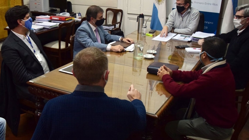 El ministro de Producción se reunió con directivos de supermercados
