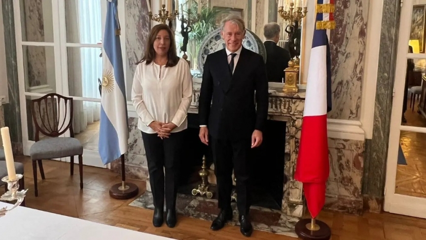 En París, Carreras se reunió con el Embajador Argentino en Francia