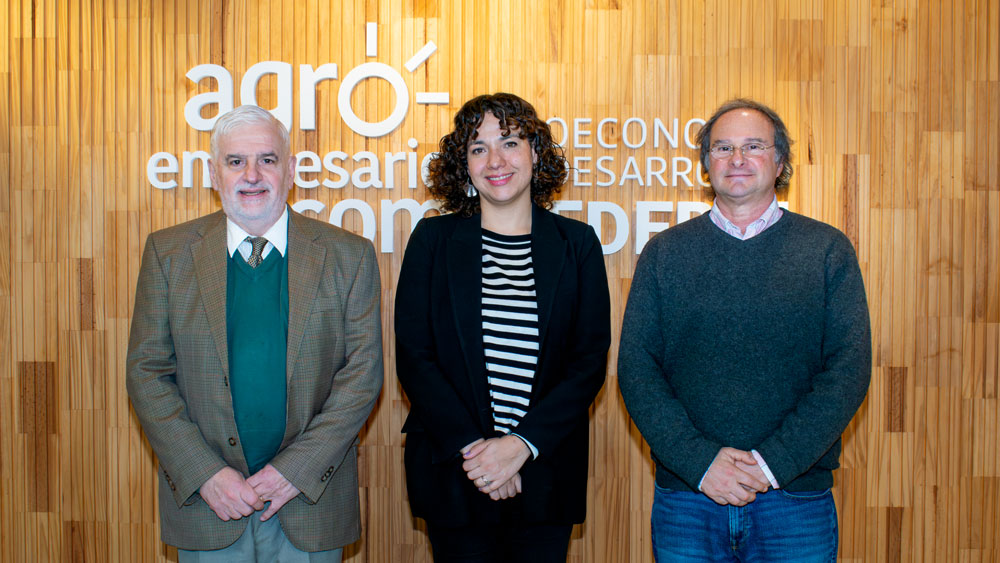 Fernando Vilella, Director de Desarrollo Estratégico de Agroempresario.com; Gala Díaz Langou, Directora Ejecutiva de CIPPEC y Juan Carrozzino, CEO de Agroempresario.com.