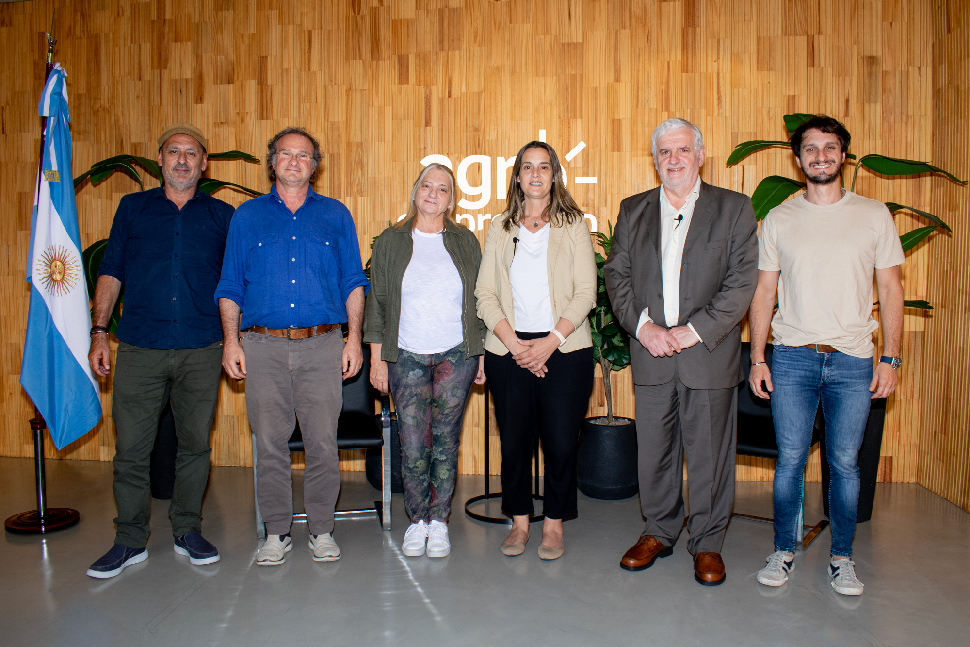 Juan Carrozzino, CEO de Agroempresario.com; Teresa Giacomelli, CFO de Agroempresario.com; Andrea Sarnari, Presidenta de la Federación Agraria Argentina (FAA);  Fernando Vilella, Director de Desarrollo Estratégico y Contenidos de Agroempresario.com; y Santiago María Carrozzino, Co-founder de Agroempresario.com