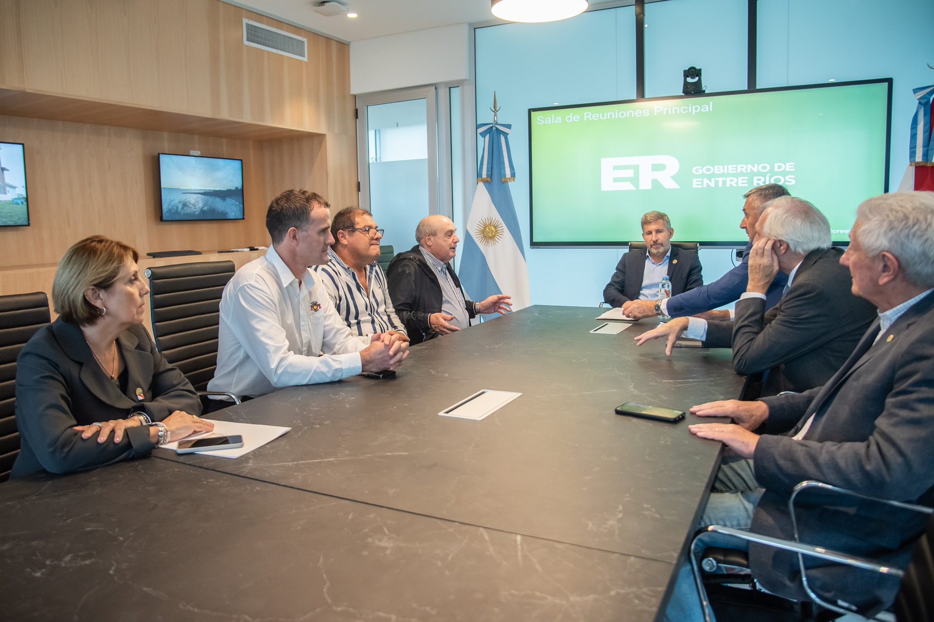 Frigerio impulsa la avicultura para exportar m&aacute;s prote&iacute;na