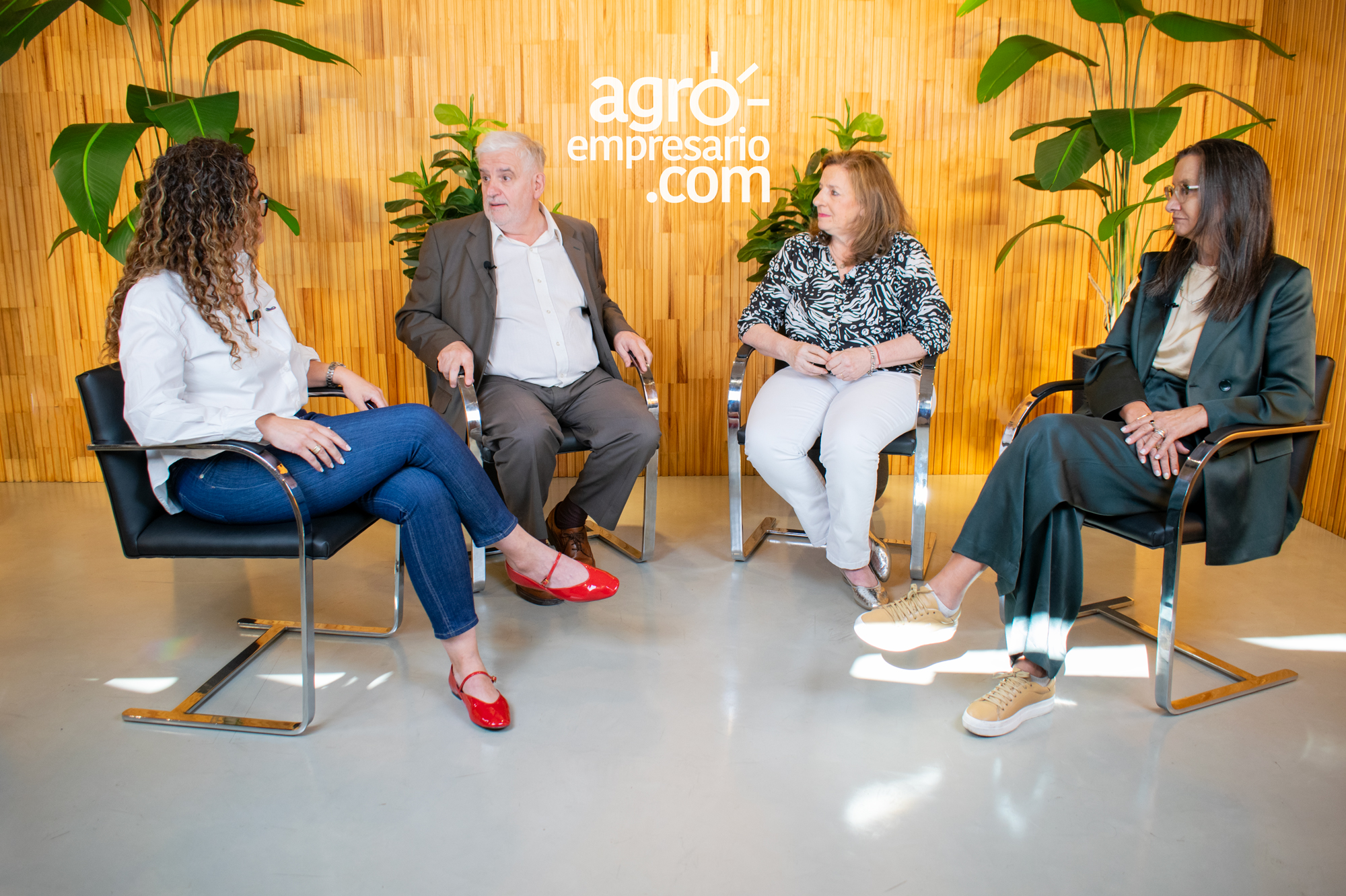 María Fernanda Bardón Font, Asesora en Desarrollo Comercial de Negocios; Fernando Vilella, Director de Desarrollo Estratégico y Contenidos de Agroempresario.com; Ana María Di Giulio, Experta en Calidad y Negociaciones Internacionales ex Senasa; y Andrea Grobocopatel, Presidenta de la Fundación Flor