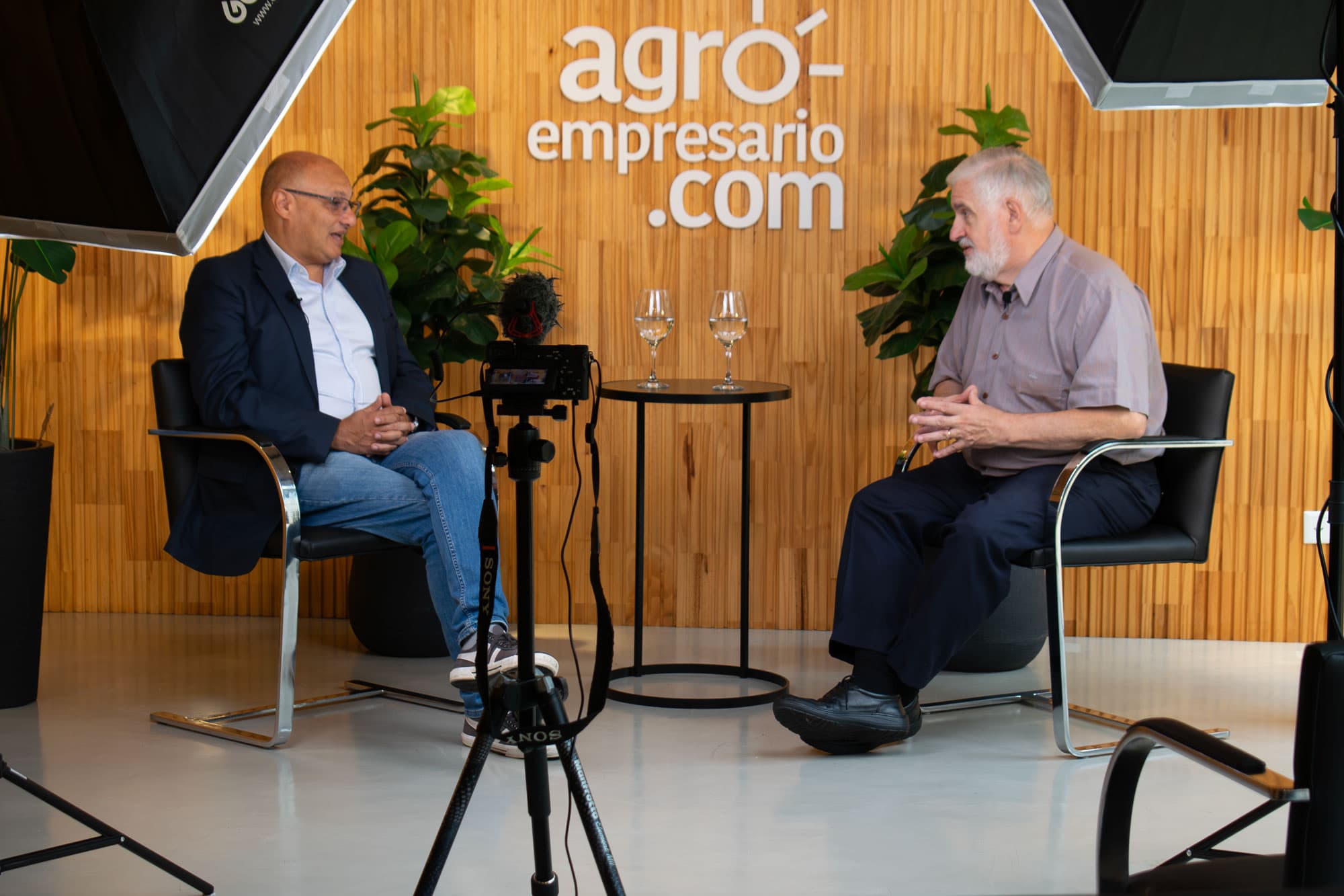 Esteban Reino, Intendente de Balcarce junto a Fernando Vilella, Director de Desarrollo Estratégico y Contenidos de Agroempresario.com.