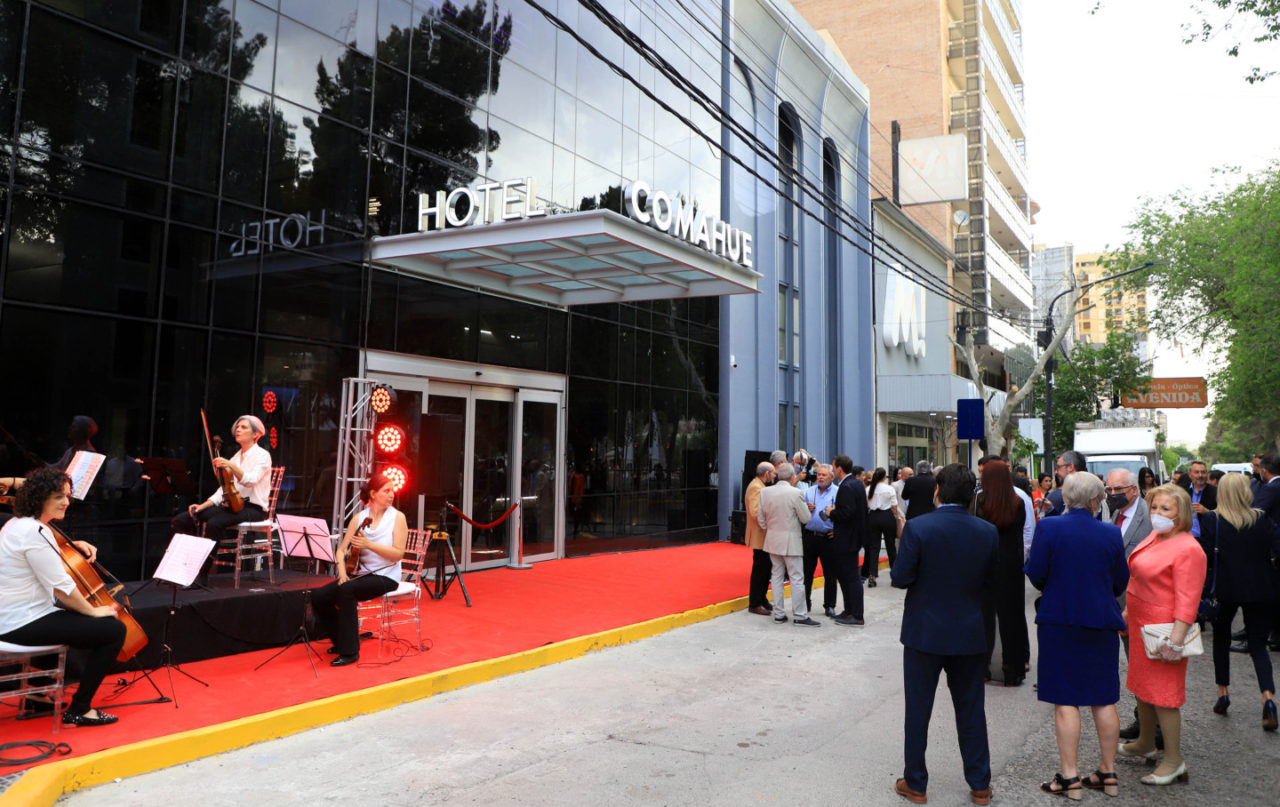 Turismo participó de la reinauguración del emblemático Hotel del Comahue