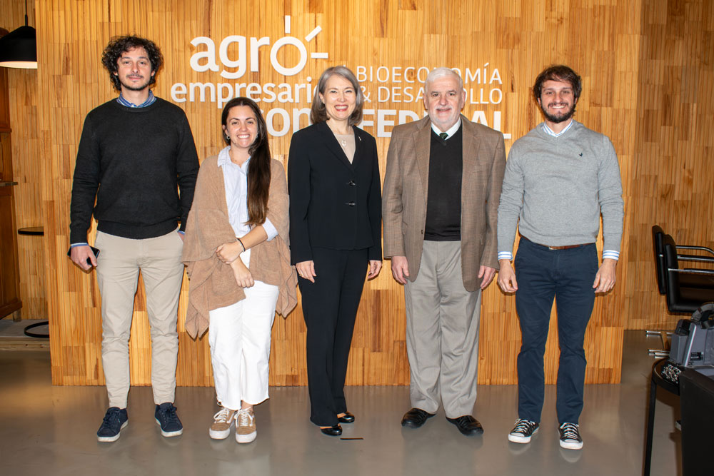 Agustin Carrozzino, Director Institucional de Agroempresario.com; Antonela Lizzoli, Directora de Contenidos de Agroempresario.com; Nicola Lindertz, Embajadora de Finlandia en Argentina; Fernando Vilella, Director de Desarrollo Estratégico de Agroempresario.com y Santiago Maria Carrozzino, Director Comercial de Agroempresario.com