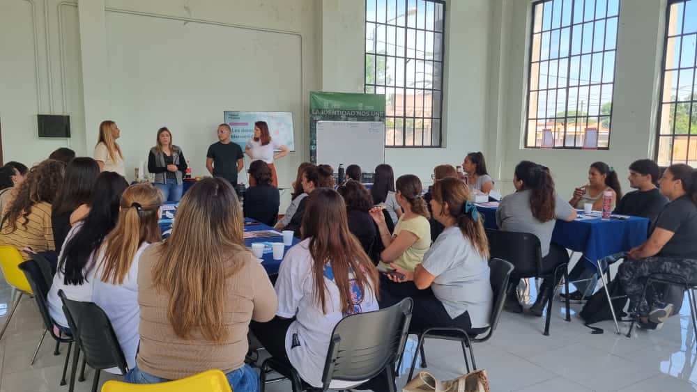 Rojas fortalece la educación en salud sexual y reproductiva con nuevas capacitaciones