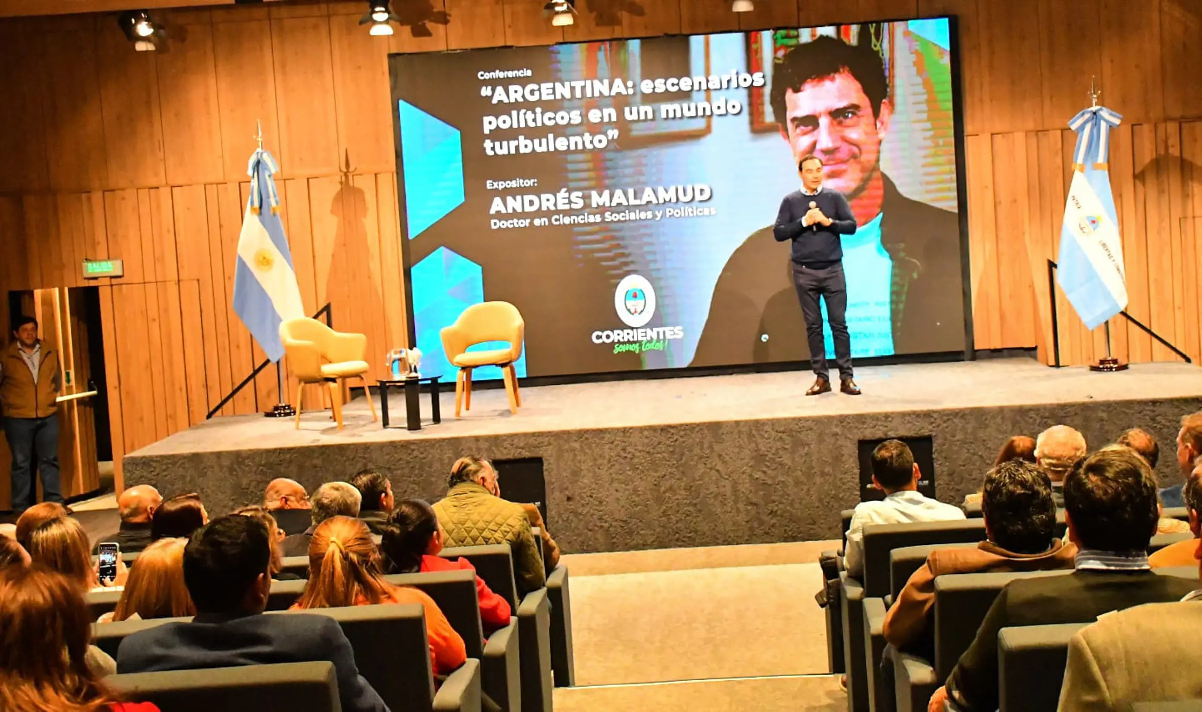 Vald&eacute;s destac&oacute; la visi&oacute;n del polit&oacute;logo Andr&eacute;s Malamud en &ldquo;pensar lateralmente&rdquo; el rumbo del pa&iacute;s