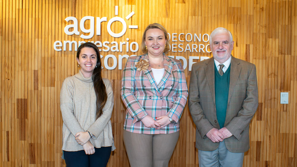 Antonela Lizzoli, Directora de Contenidos en Agroempresario.com; Bogna Ruminowicz, Consejera Encargada de Negocios de la Embajada de Polonia en Argentina y Fernando Vilella, Director de Desarrollo Estratégico en Agroempresario.com