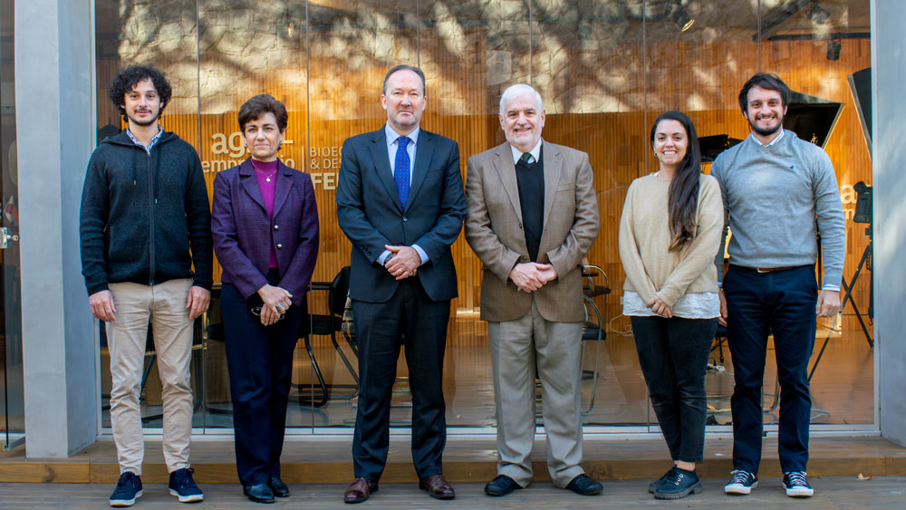 Agustin Carrozzino, Director Institucional de Agroempresario.com; Sandra Isely; Karl Dhaene, Embajador de Belgica en Argentina; Fernando Vilella, Director de Desarrollo Estratégico de Agroempresario.com; Antonela Lizzoli, Directora de Contenidos de Agroempresario.com y Santiago Maria Carrozzino, Director Comercial de Agroempresario.com