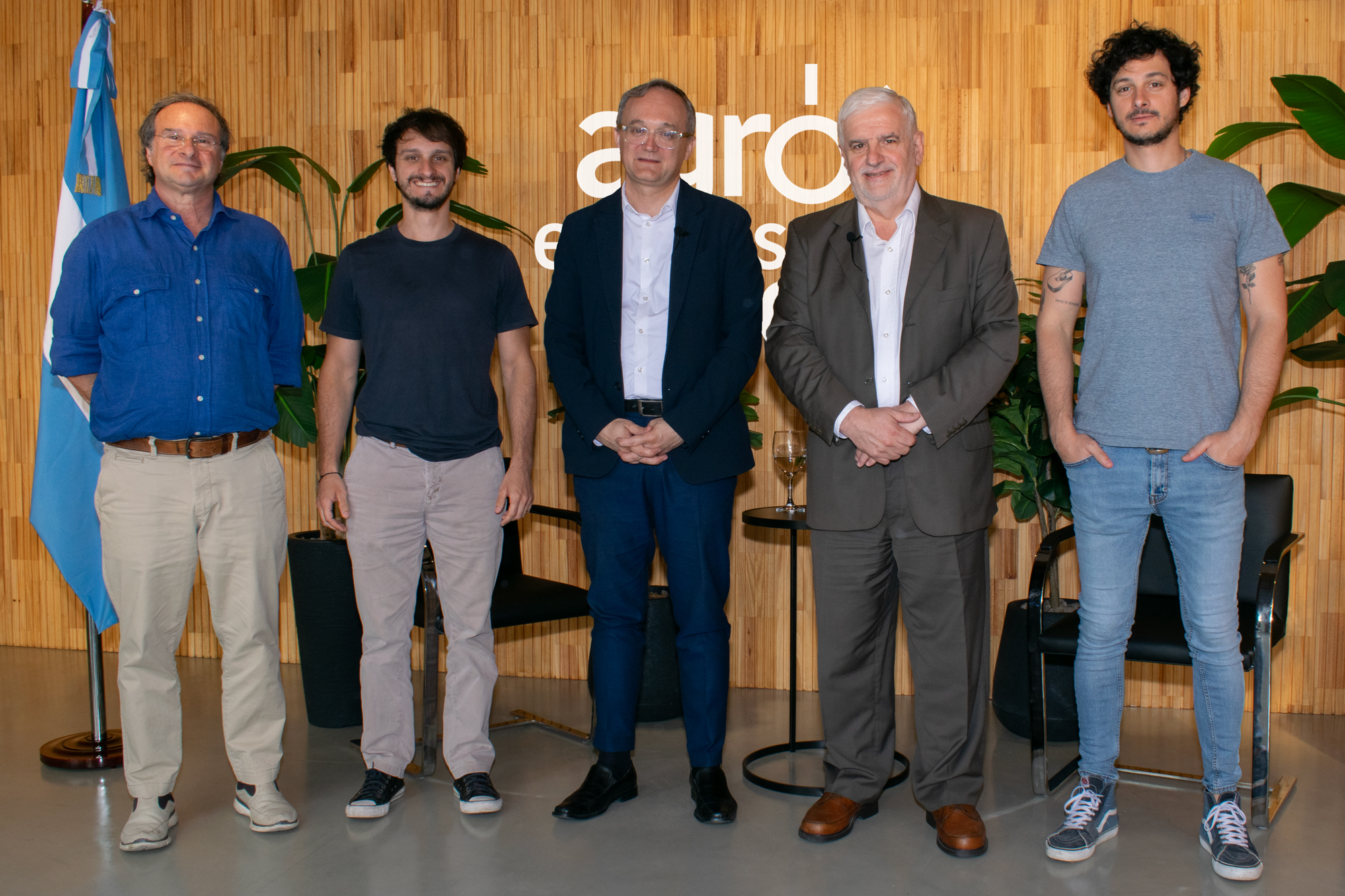 Juan Carrozzino, CEO; Santiago Maria Carrozzino, Director Comercial de Agroempresario.com; Gustavo Idígoras, Presidente de Cámara de la Industria Aceitera de la República Argentina (CIARA); Fernando Vilella, Director de Desarrollo Estratégico y Contenidos de Agroempresario.com; y Agustín Carrozzino, Director Institucional de Agroempresario.com