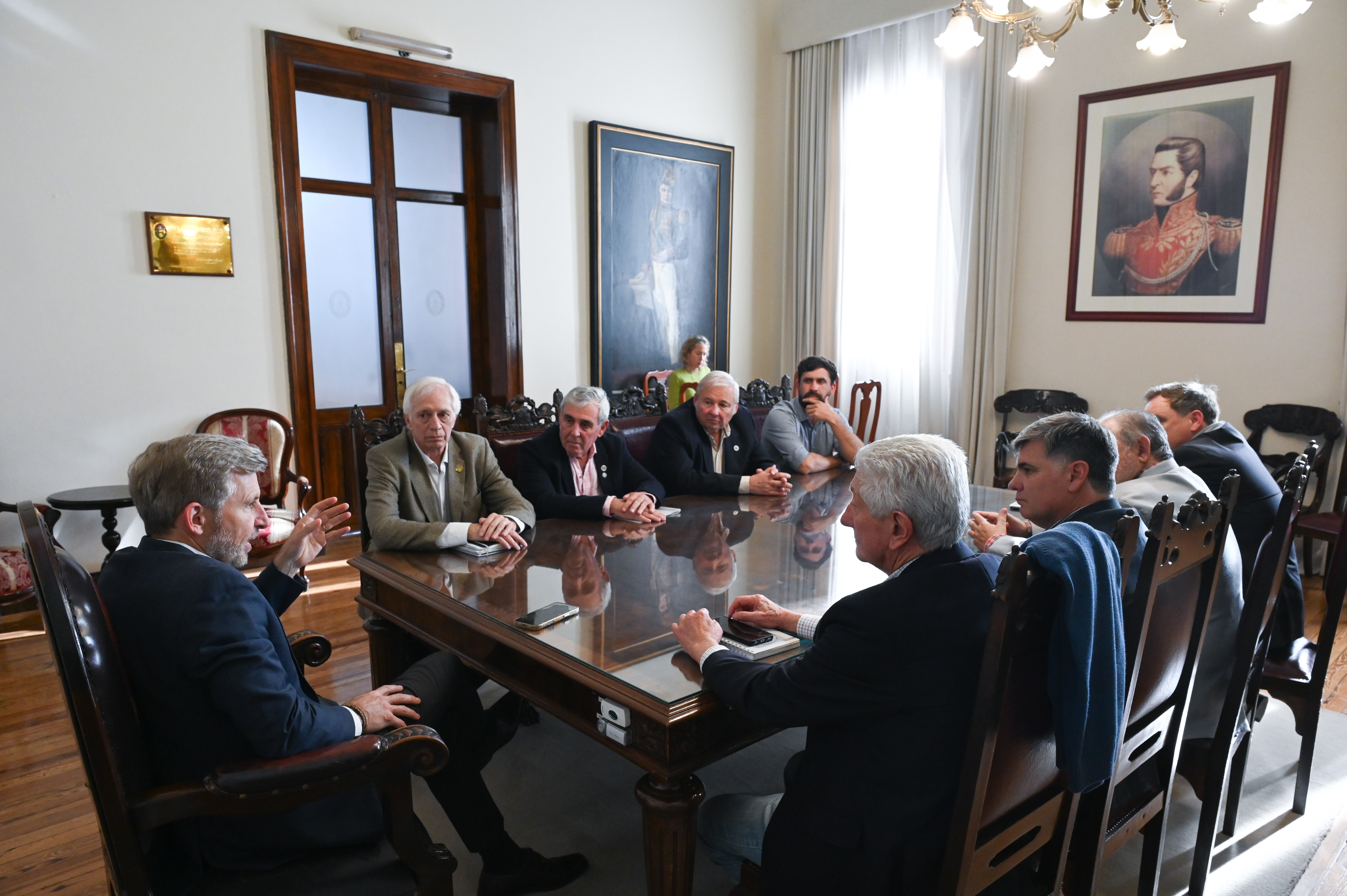 Frigerio avanza con el campo para mejorar los caminos rurales