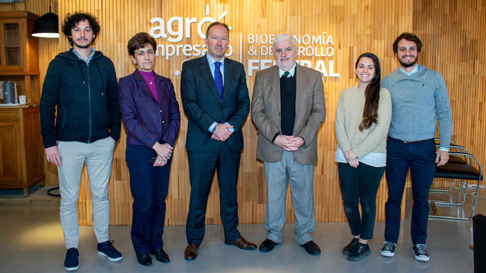 Agustin Carrozzino, Director Institucional de Agroempresario.com; Sandra Isely; Karl Dhaene, Embajador de Belgica en Argentina; Fernando Vilella, Director de Desarrollo Estratégico de Agroempresario.com; Antonela Lizzoli, Directora de Contenidos de Agroempresario.com y Santiago Maria Carrozzino, Director Comercial de Agroempresario.com