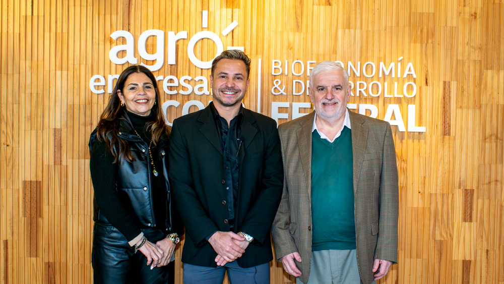 Carolina López Forastier, Asesora del Gobierno de Misiones; Maximiliano Rossi, Sub Secretario de Biotecnología de Misiones y Fernando Vilella, Director de Desarrollo Estratégico en Agroempresario.com