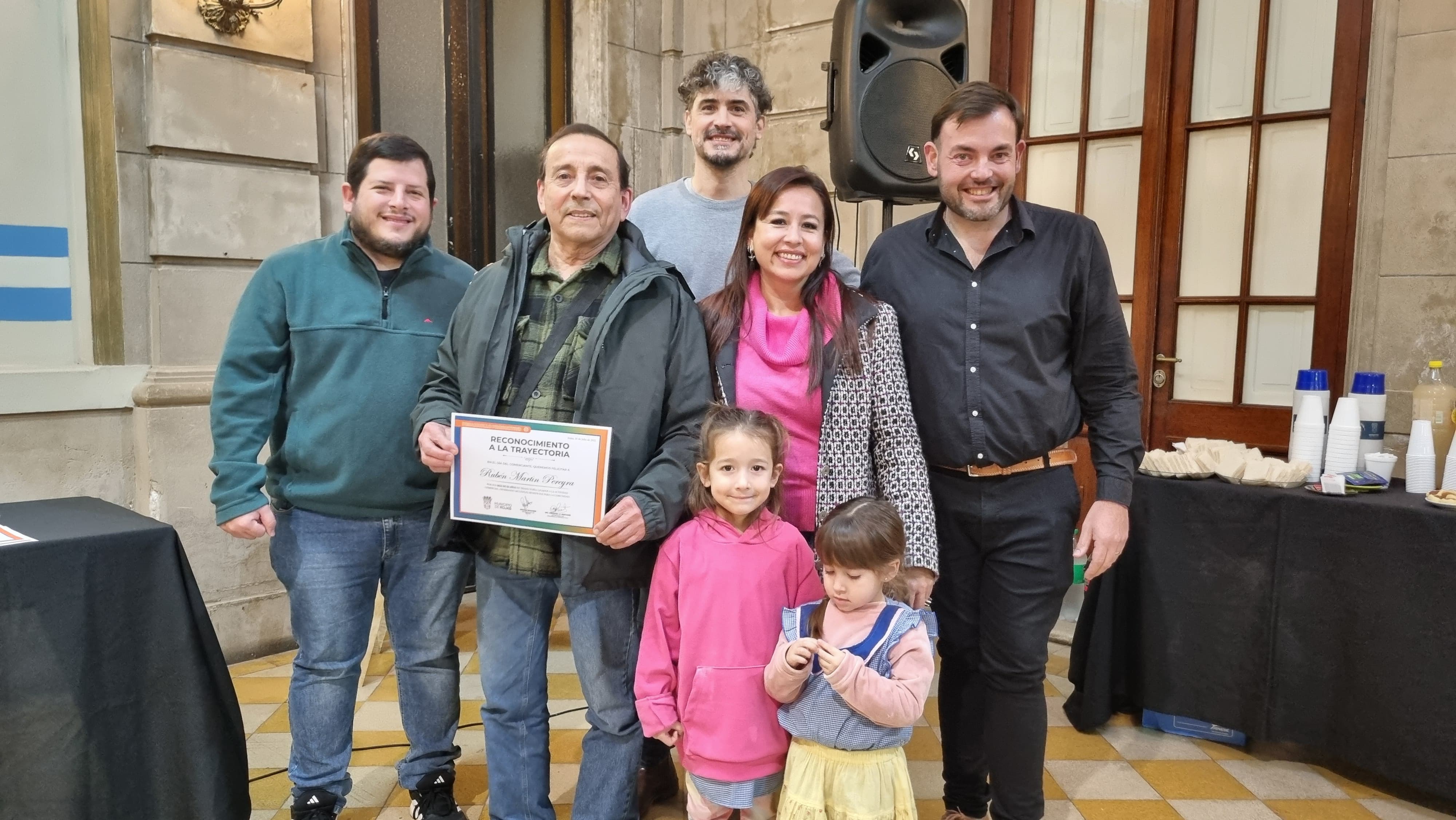 Rojas homenajeó a comerciantes con 50 años de trayectoria