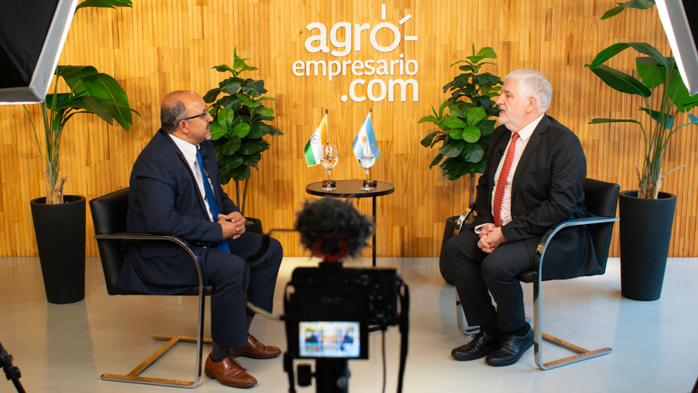 Ajaneesh Kumar, Embajador de India en Argentina y Fernando Vilella, Director de Desarrollo Estratégico de Agroempresario.com