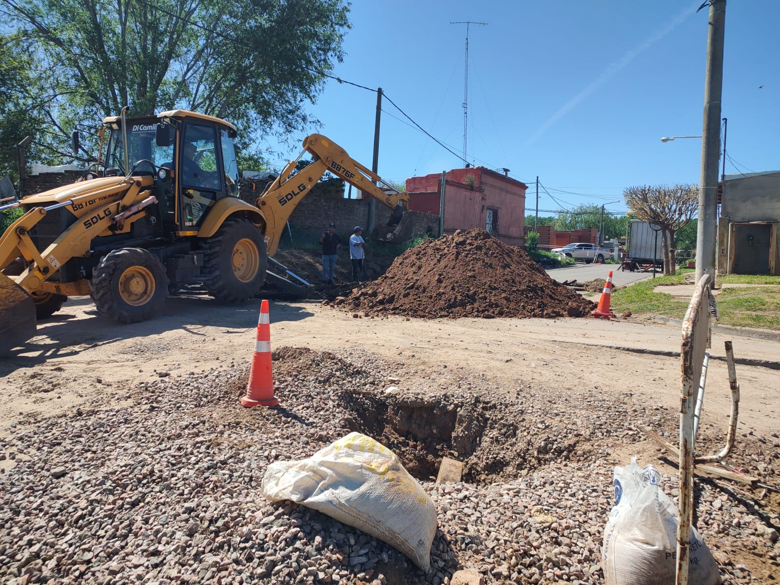Rojas avanza con obras cloacales en el Barrio Ramos para mejorar el sistema sanitario