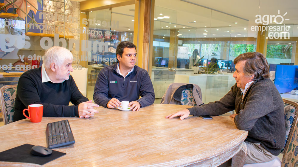 Fernando Vilella, Director de Desarrollo Estratégico de Agroempresario.com; Fernando Martinez de Hoz, CoFunder de ZoomAgri y Carlos Becco, Conductor del Ciclo Audio Visual "De Villanos a Heroes" en Agroempresario.com.