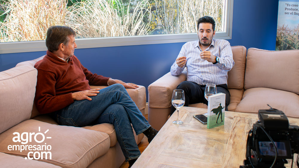 Carlos Becco, Conductor de "De Villanos a Heroes" en Agroempresario.com y Jairo Trad, CEO y CoFundador de Kilimo.
