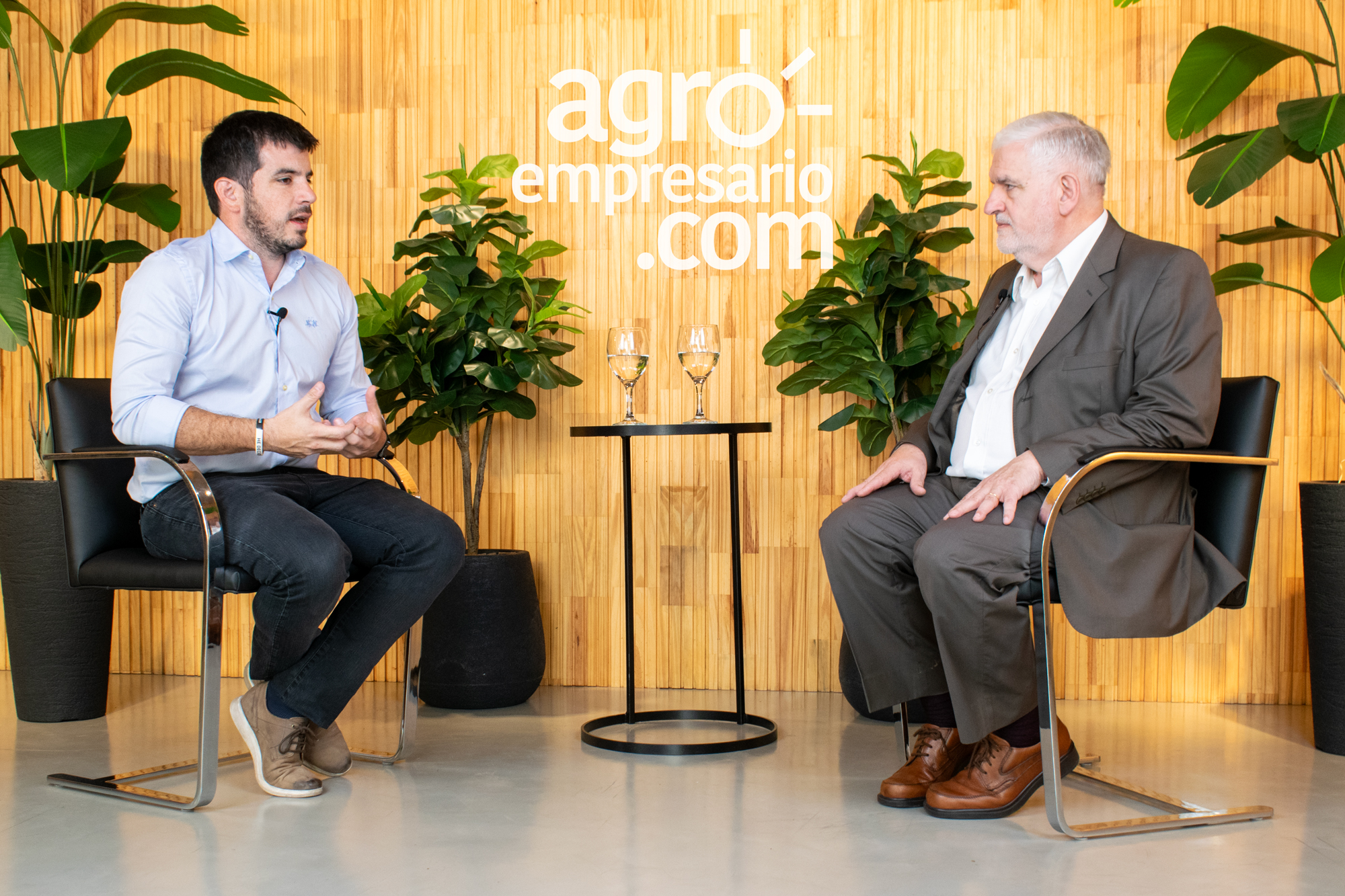 set Leonel Chiarella, Intendente de Venado Tuerto, junto a Fernando Vilella, Director de Desarrollo Estratégico y Contenidos de Agroempresario.com