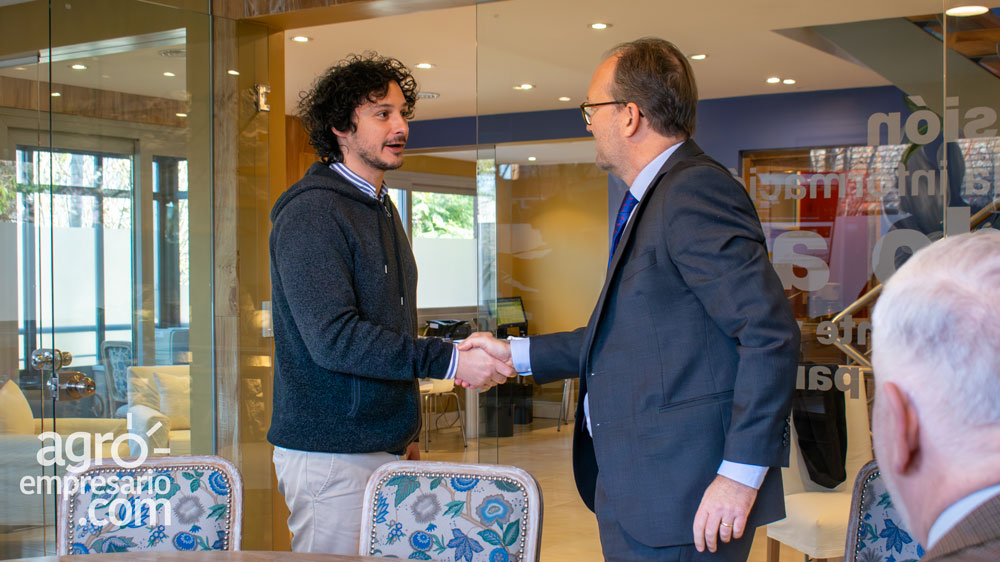 Agustin Carrozzino, Director Institucional de Agroempresario.com; y Karl Dhaene, Embajador de Belgica en Argentina