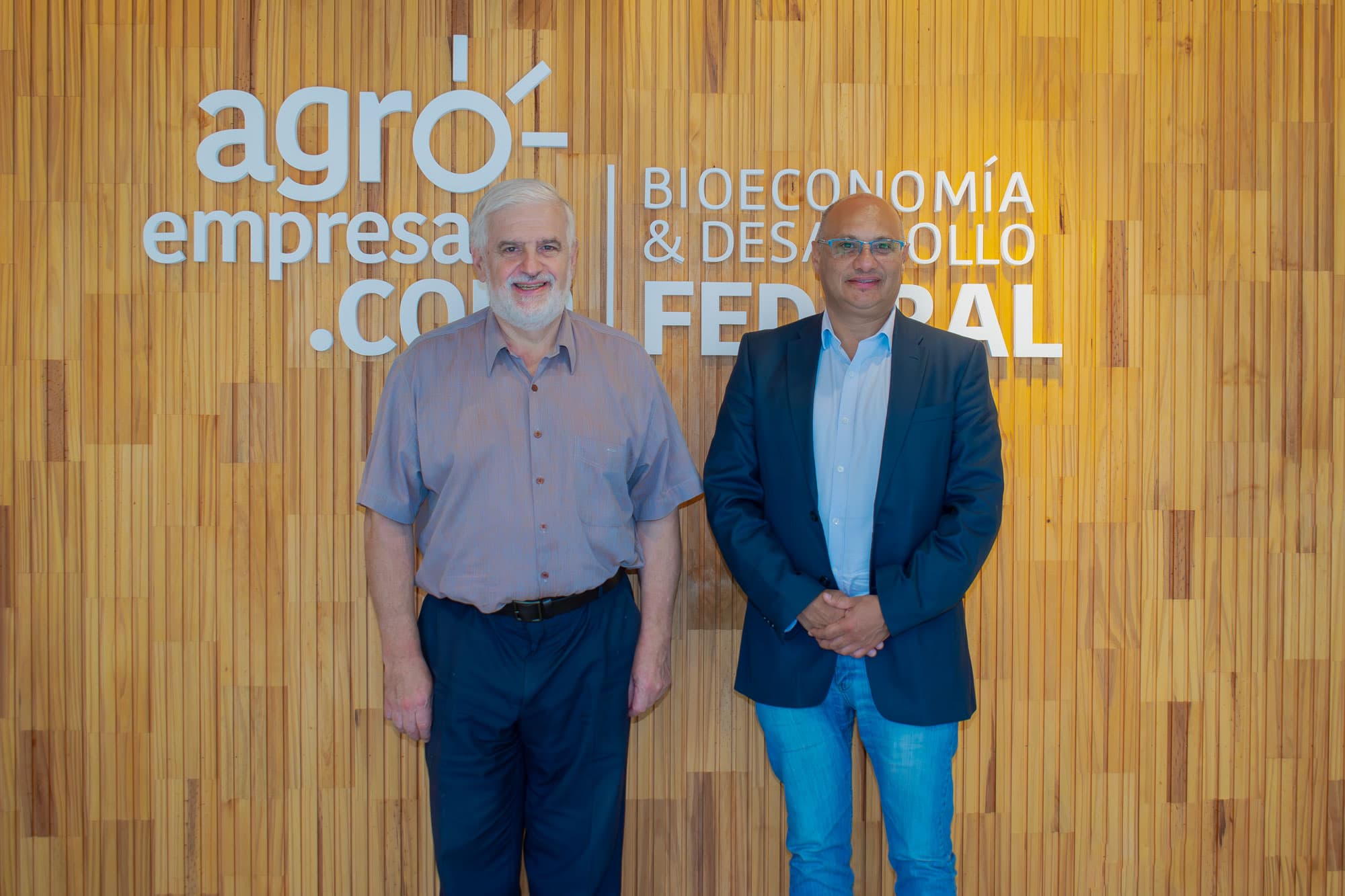 Esteban Reino, Intendente de Balcarce junto a Fernando Vilella, Director de Desarrollo Estratégico y Contenidos de Agroempresario.com.