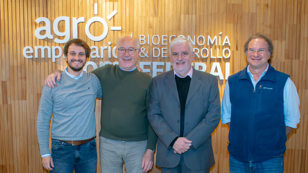 Santiago Maria Carrozzino, Director Comercial de Agroempresario.com; Roberto Bisang, Economista; Fernando Vilella, Director de Desarrollo Estratégico y Contenidos de Agroempresario.com y Juan Carrozzino, CEO de Agroempresario.com