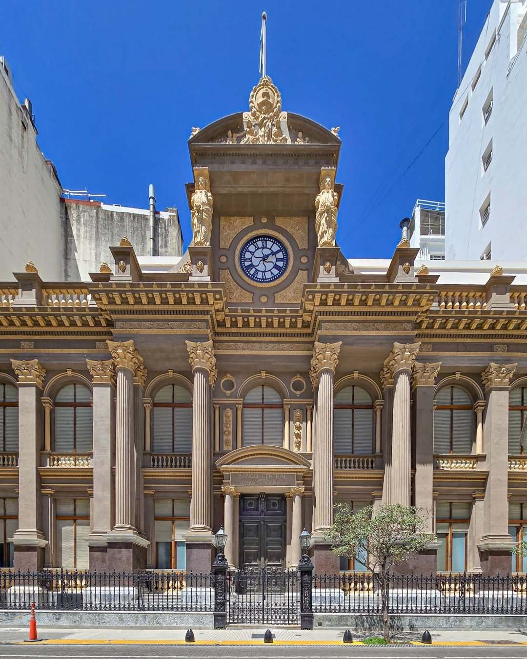 Caputo reafirma el esquema cambiario y prioriza la desinflación frente a la acumulación de reservas