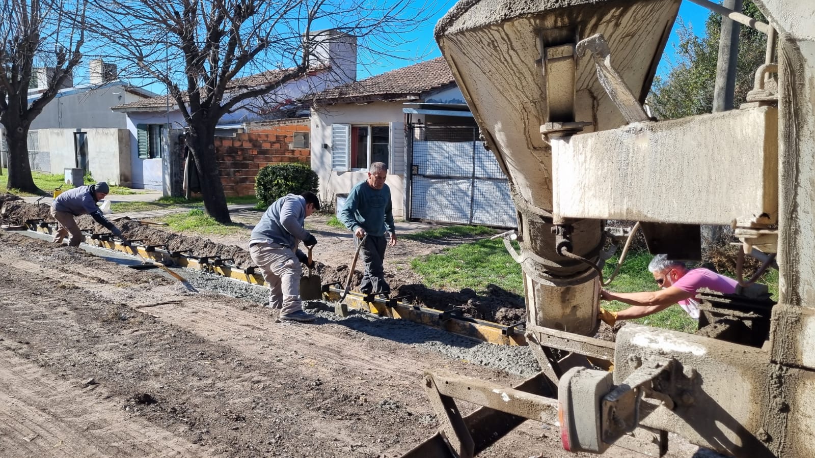 Avanza la obra de cordón cuneta en el barrio Nehuenche II con fondos municipales