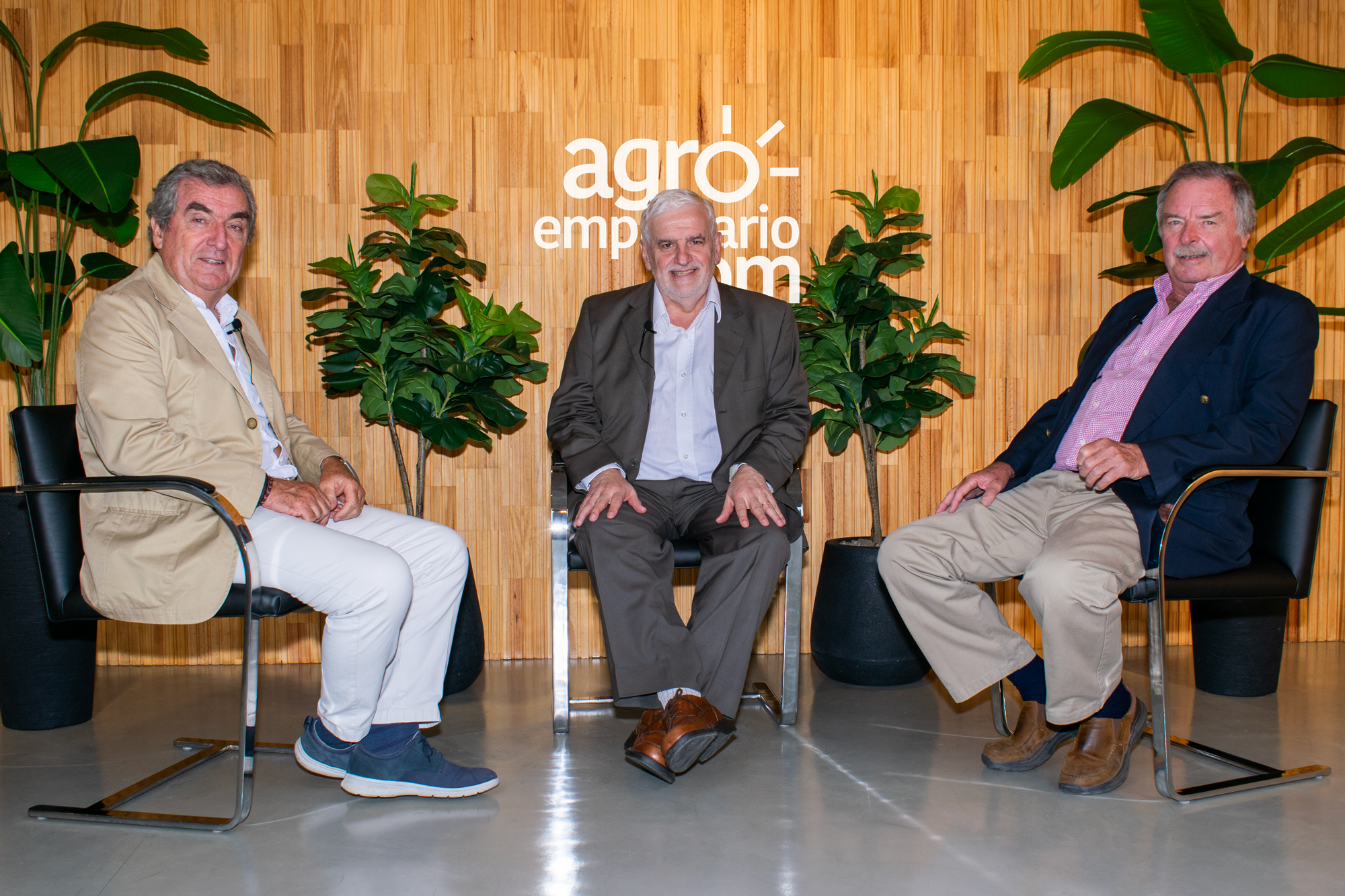 Gastón Bourdieu, Director del Banco Galicia; Fernando Vilella, Director de Desarrollo Estratégico y Contenidos de Agroempresario.com; y Gustavo Oliverio, Asesor y Coordinador de la Fundación Producir Conservando