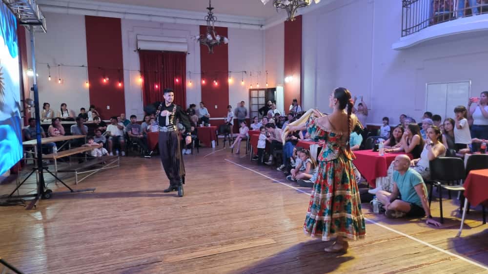Rojas celebró el Festival Internacional de Danza Patrimonial en Pareja