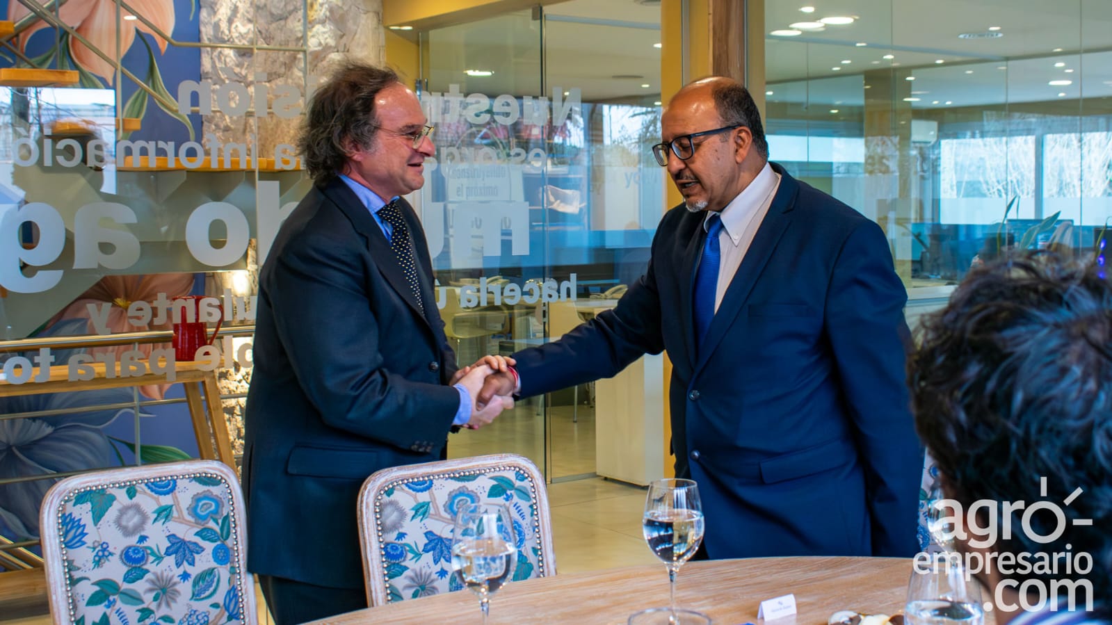 Juan Carrozzino, CEO de Agroempresario.com y Ajaneesh Kumar, Embajador de India en Argentina.