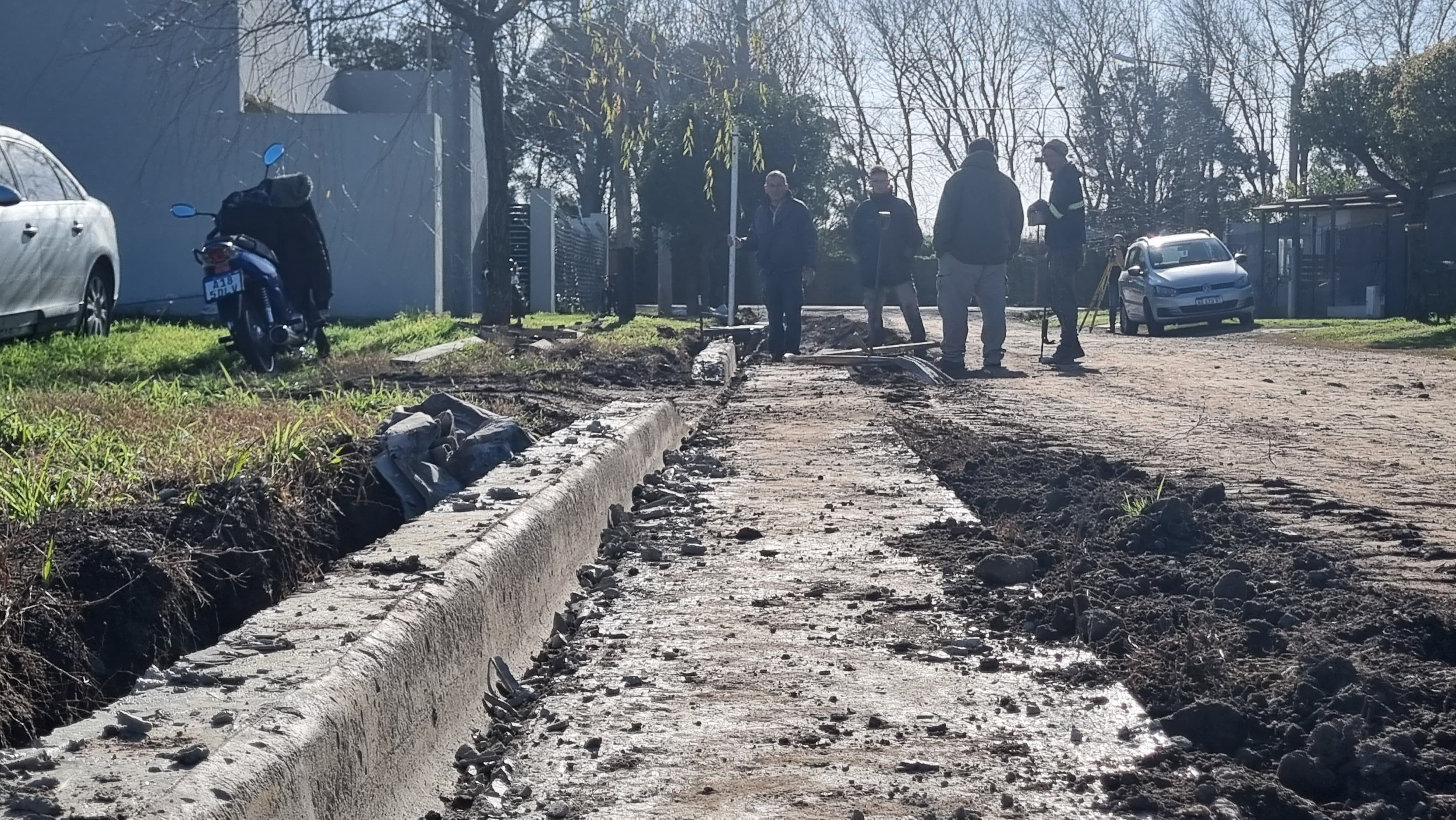 Avanza a buen ritmo la obra de cordón cuneta en el Barrio Nehuenche II