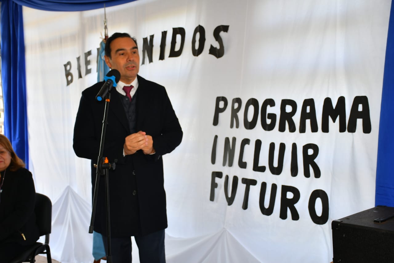 Vald&eacute;s inaugur&oacute; en Garav&iacute; la ampliaci&oacute;n del Colegio Secundario y se comprometi&oacute; a refaccionar el edificio existente