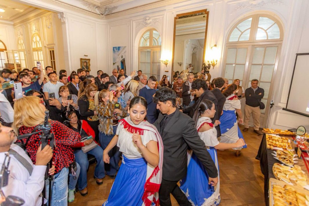 Famaill&aacute; coron&oacute; a su nueva campeona nacional en una convocante 47.&ordf; Fiesta de la Empanada