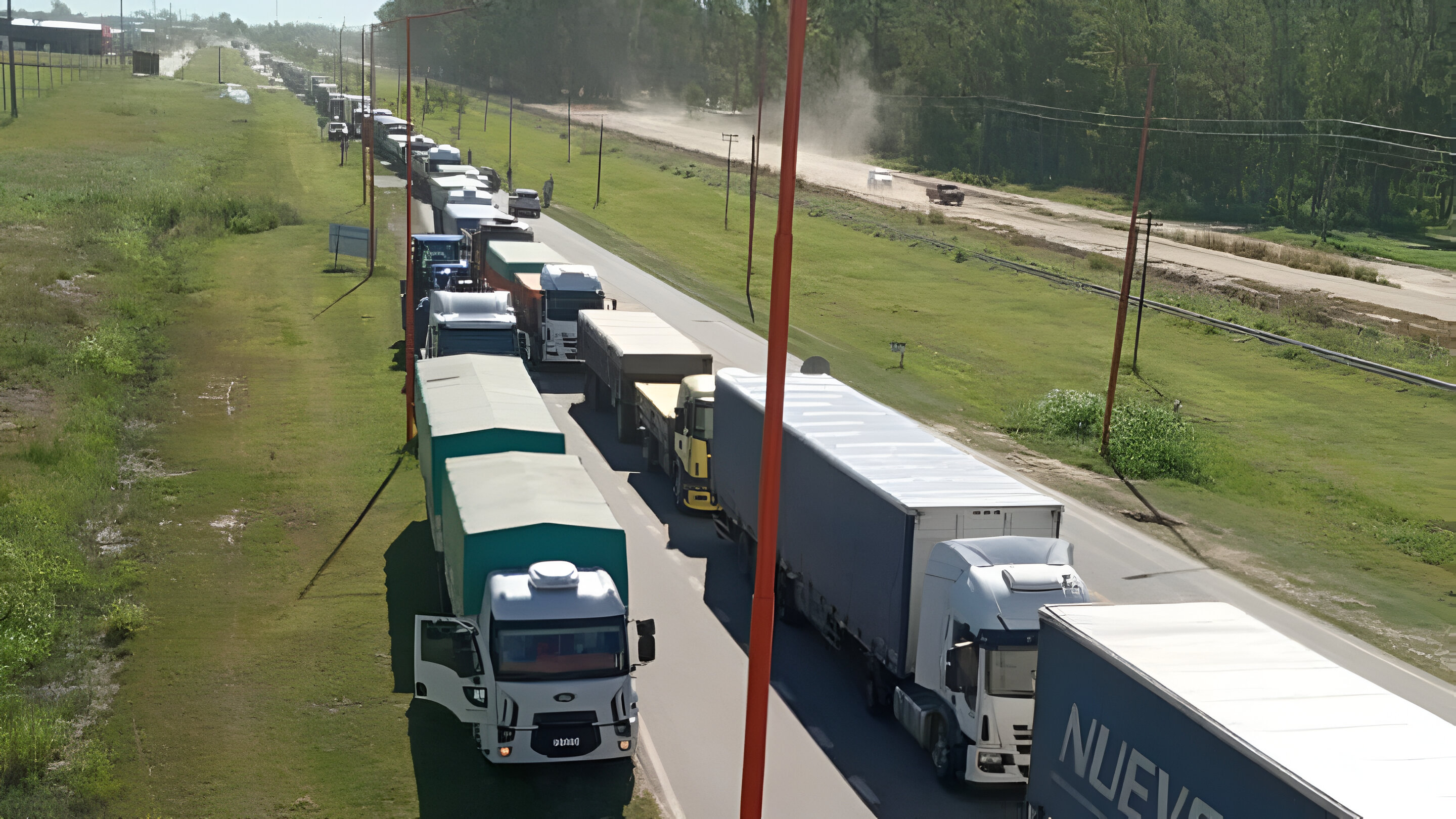 Nuevo paro sindical afecta los puertos exportadores en Rosario: camiones varados y exportaciones paralizadas