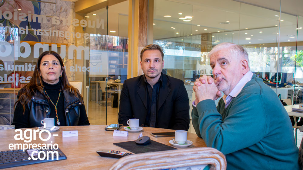 Carolina López Forastier, Asesora del Gobierno de Misiones; Maximiliano Rossi, Sub Secretario de Biotecnología de Misiones y Fernando Vilella, Director de Desarrollo Estratégico en Agroempresario.com