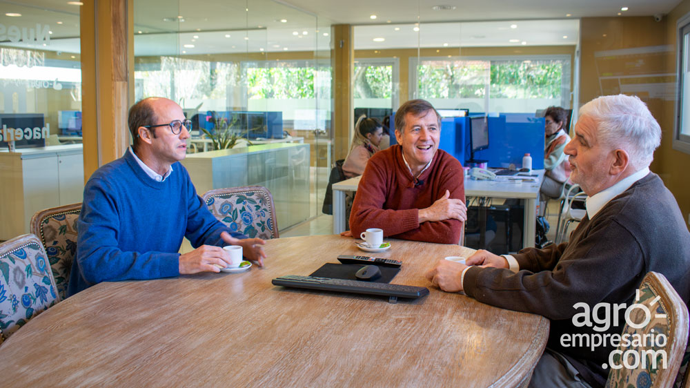 Federico Ocampo, CSO de Elytron; Carlos Becco, Conductor de "De Villanos a Heroes" en Agroempresario.com y Fernando Vilella, Director de Desarrollo Estratégico en Agroempresario.com