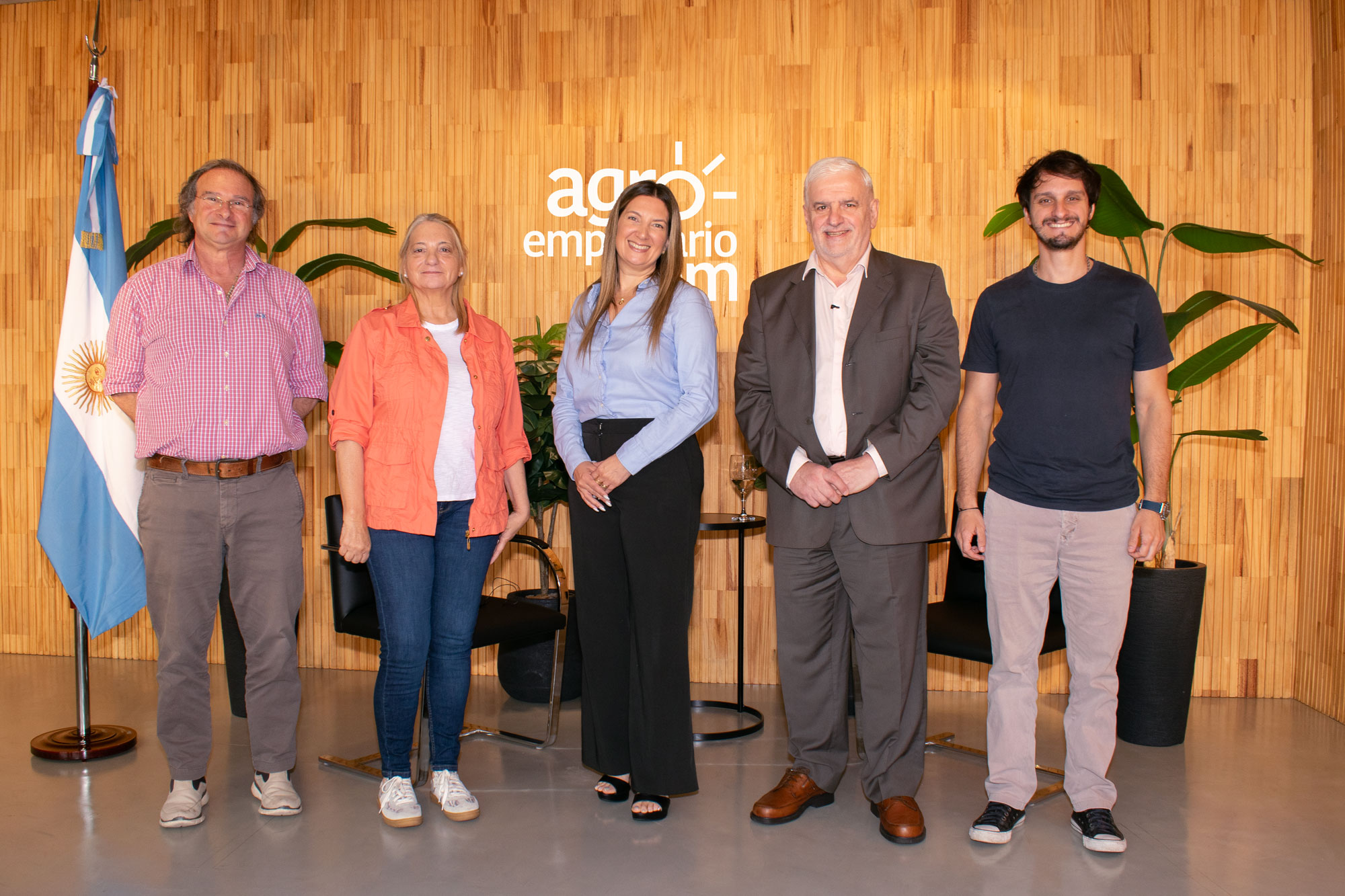 Juan Carrozzino, CEO de Agroempresario.com; Teresa Giacomelli, CFO de Agroempresario.com; Silvia Lospennato, Diputada de la Nación;  Fernando Vilella, Director de Desarrollo Estratégico y Contenidos de Agroempresario.com y Santiago María Carrozzino, Co-founder de Agroempresario.com