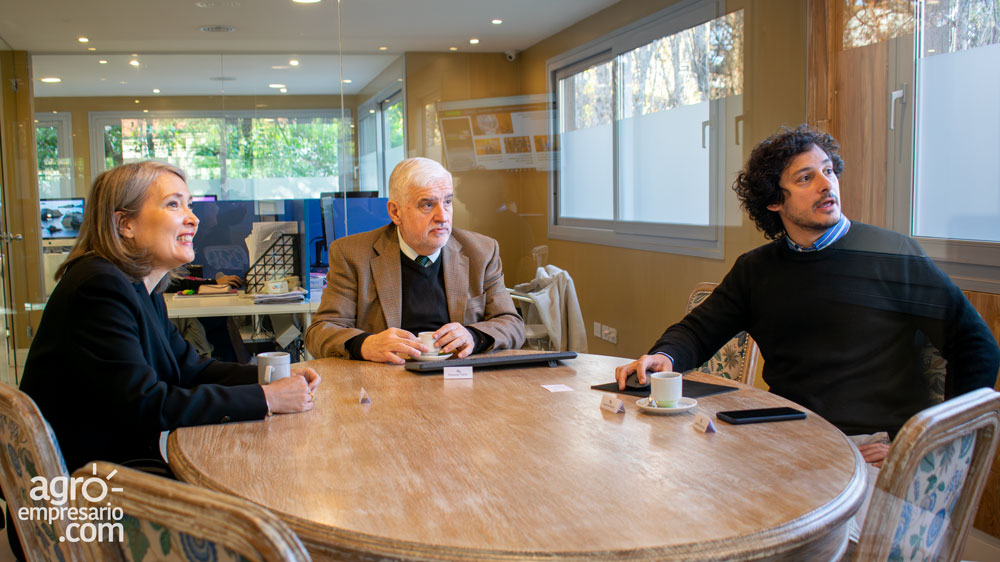 Nicola Lindertz, Embajadora de Finlandia en Argentina; Fernando Vilella, Director de Desarrollo Estratégico de Agroempresario.com y Agustin Carrozzino, Director Institucional de Agroempresario.com