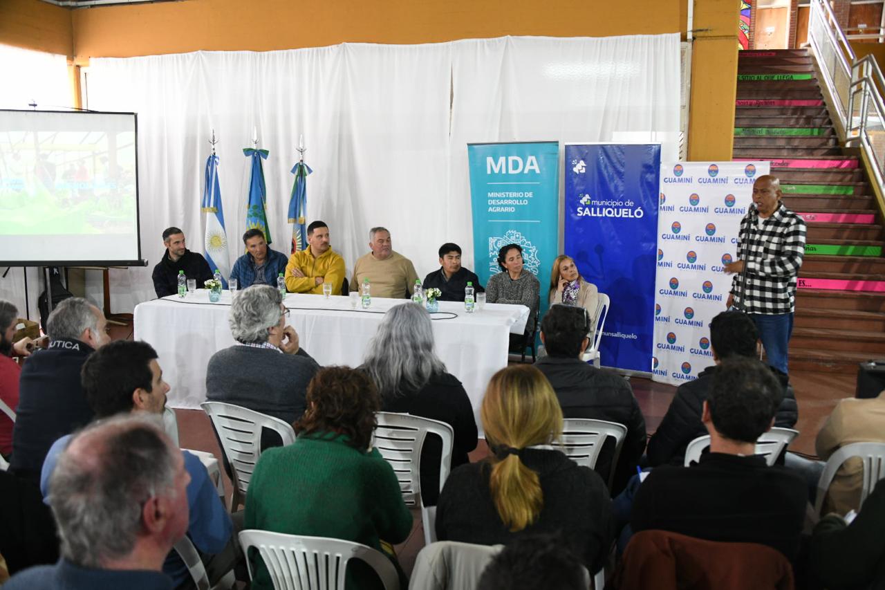 Javier Rodr&iacute;guez: "La producci&oacute;n hort&iacute;cola es estrat&eacute;gica, genera trabajo genuino, alimento para la regi&oacute;n y desarrollo local, por eso para nosotros es muy importante acompa&ntilde;ar e impulsar esta actividad"