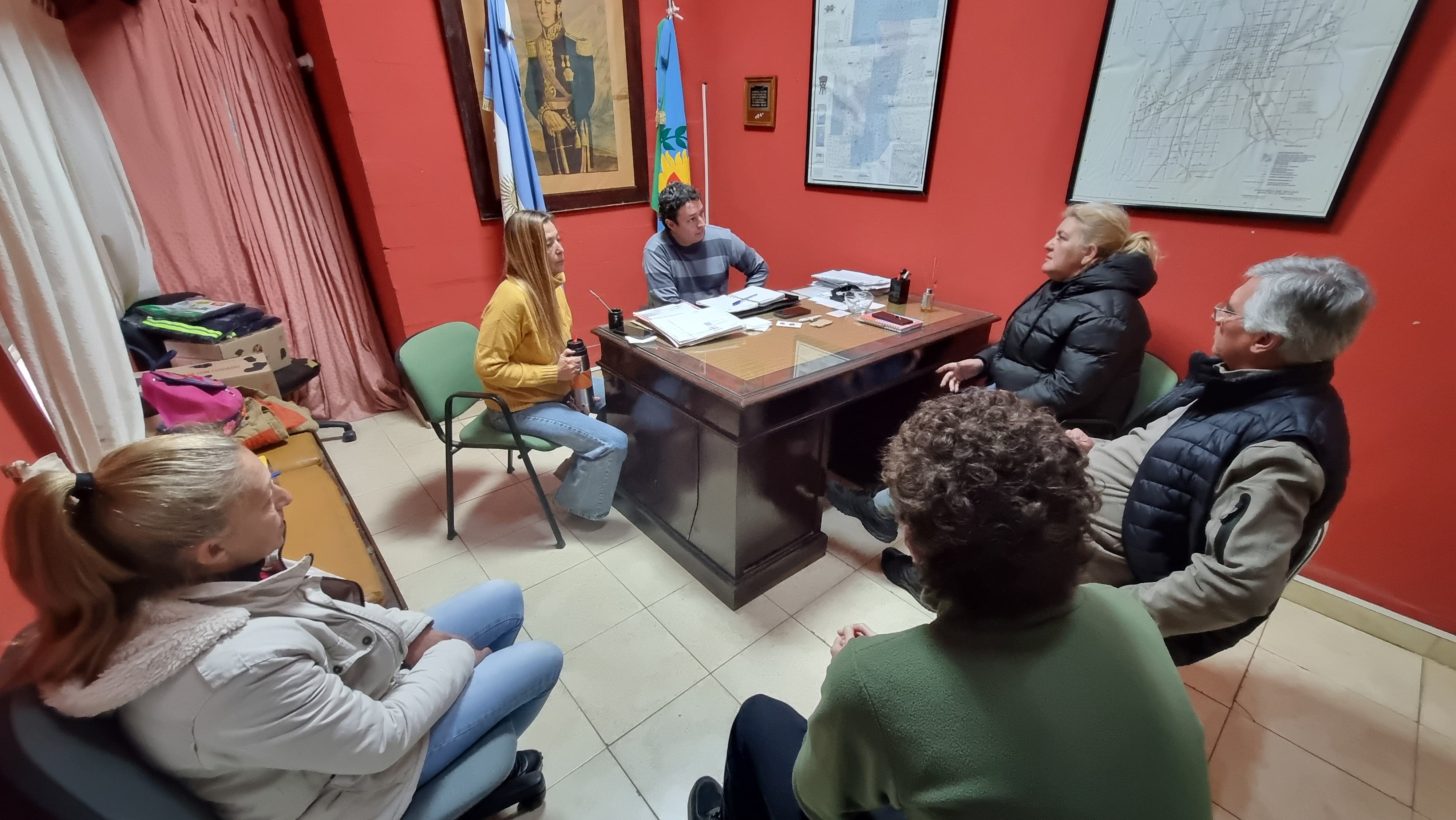 Funcionarios municipales visitaron Carabelas y Rafael Obligado para coordinar actividades sociales y culturales