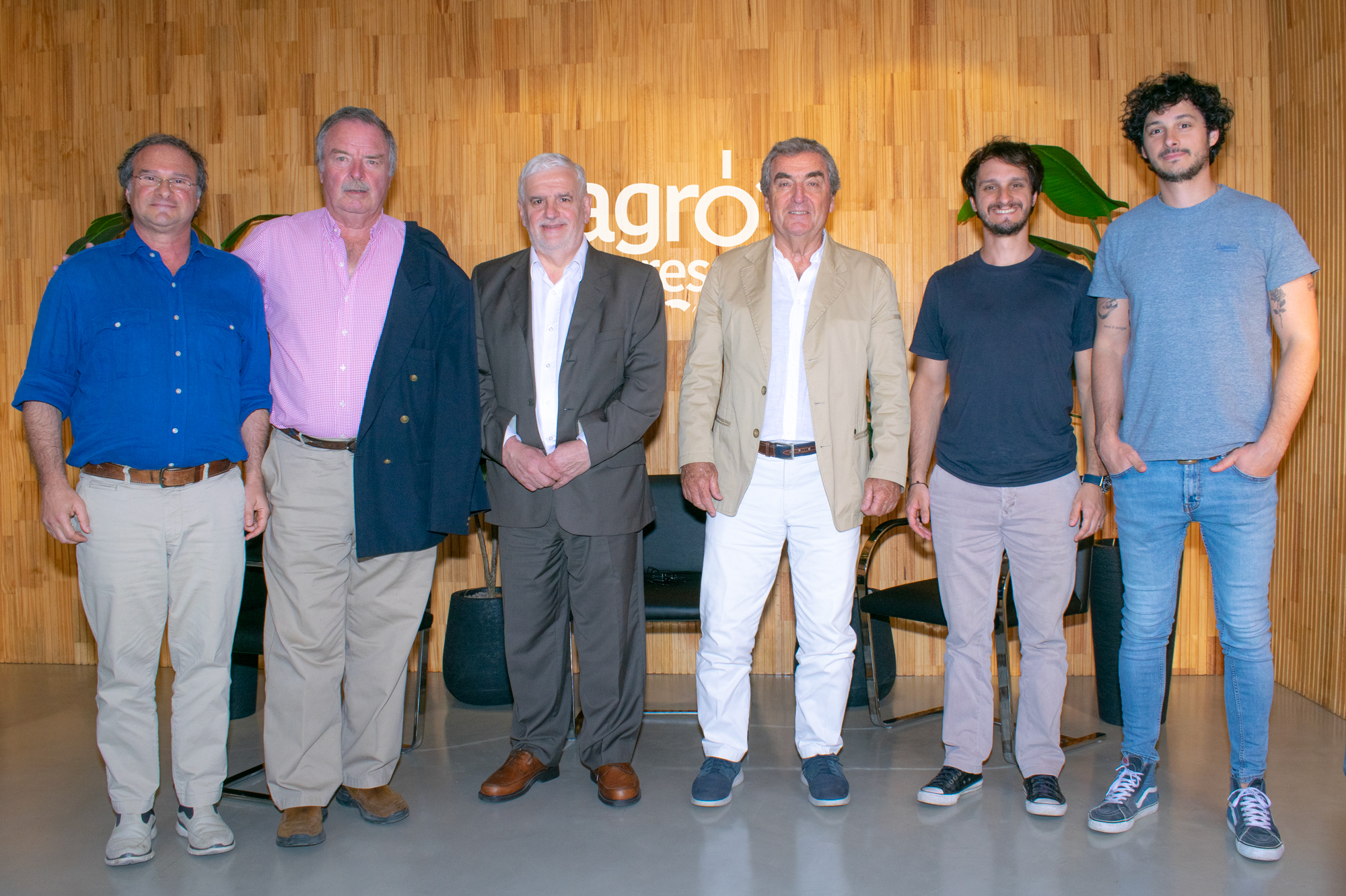 Juan Carrozzino, CEO de Agroempresario.com; Gustavo Oliverio, Asesor y Coordinador de la Fundación Producir Conservando; Fernando Vilella, Director de Desarrollo Estratégico y Contenidos de Agroempresario.com; Gastón Bourdieu, Director del Banco Galicia; Santiago Maria Carrozzino, Director Comercial de Agroempresario.com; y Agustín Carrozzino, Director Institucional de Agroempresario.com