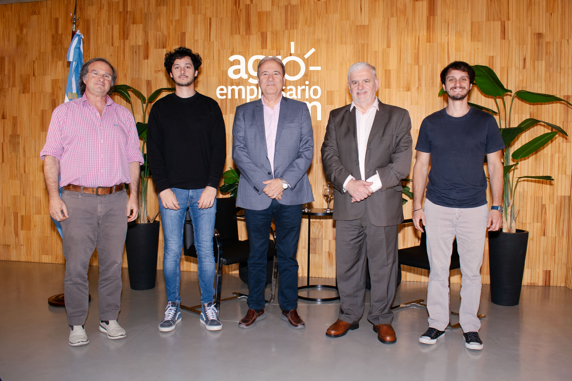 Juan Carrozzino, CEO de Agroempresario.com; Agustín Carrozzino, Co-founder de Agroempresario.com; Jorge Freijóo, Presidente del Centro Azucarero Argentino (CAA); Fernando Vilella, Director de Desarrollo Estratégico y Contenidos de Agroempresario.com;  y Santiago María Carrozzino, Co-founder de Agroempresario.com