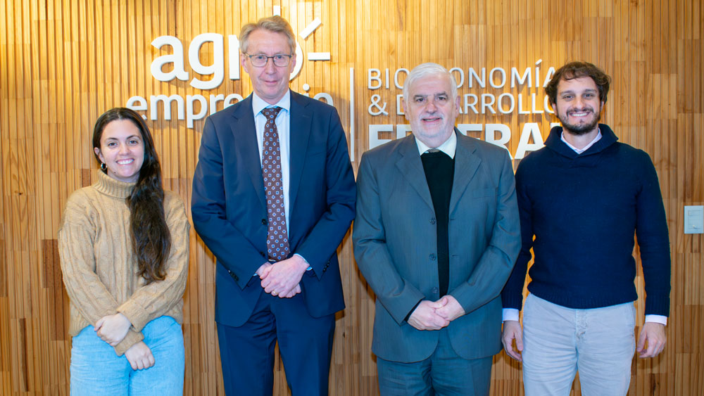 Antonella Lizolli, Directora de Contenidos de Agroempresario.com;Torsten Sven Ericsson, Embajador de Suecia en Argentina; Fernando Vilella, Director de Desarrollo Estratégico y Contenidos de Agroempresario.com y Santiago Maria Carrozzino, Director Comercial de Agroempresario.com